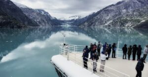 Alaska cruise. Photo by Robert Linder, Unsplash