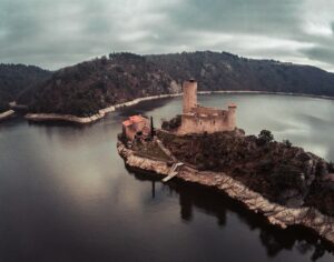 Barrage de Grangent, Saint Etienne , France. Photo by Lilian Velet, Unsplash