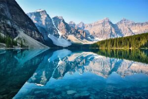 Moraine Lake, Canada. Photo by John Lee, Unsplash