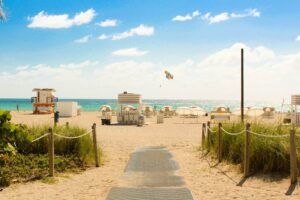 South Beach, Miami Beach, Florida. Photo by Joel de Vriend, Unsplash